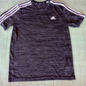 adidas Men's AEROREADY 3 Stipe Sleeve Sport Tee Small Gray/Black/White